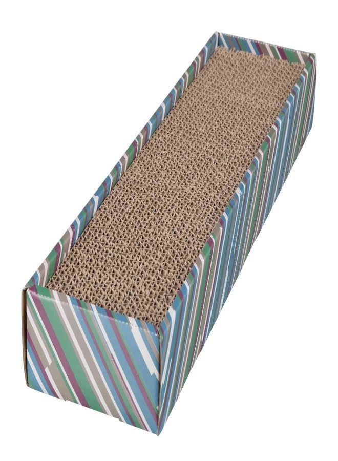 تريكسي وهي تخدش الكرتون وهي مستلقية، 13 × 48 سم